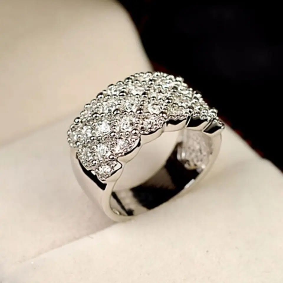 Luxury Ladies Rhinestone Inlaid Finger Ring - Perfect Wedding and Engagement Jewelry Gift
